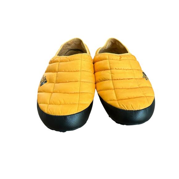 The Northface Men’s Thermoball Traction Mule V slippers Yellow Black Slip-On 11 - Picture 2 of 8